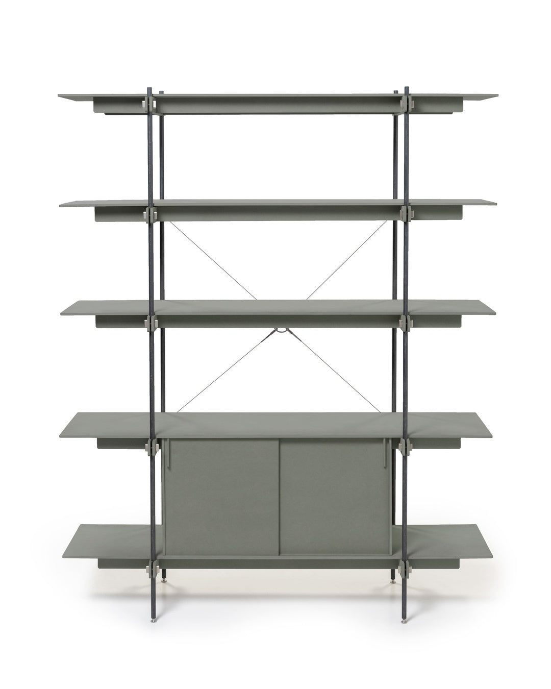 Offenes design regal mit anthrazitfarbenem stahlgestell und grauen holzregalböden, regal mit türen.