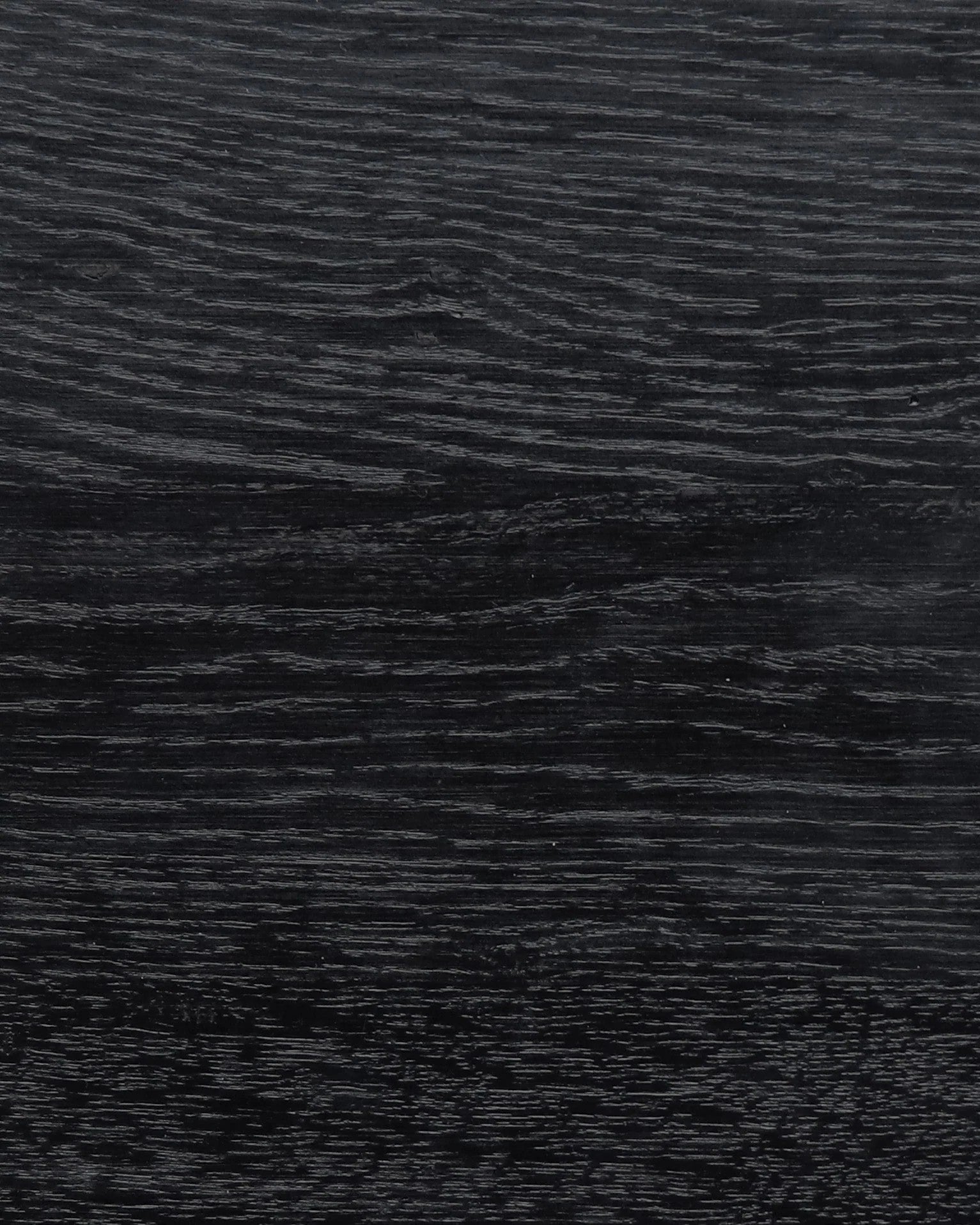 Schwarzes Massivholz mit sichtbarer Maserung für regalsystem Holz und Design Regal.