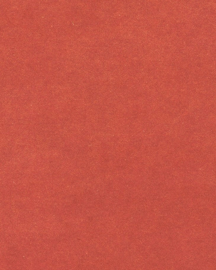 Dieses Bild gibt eine Nahaufnahme von einem leuchtend roten stück aus durchgefärbtem MDF. Die umweltfreundlich geölte Oberfläche bewahrt die Authentizität des Materials, wodurch auch die subtilen Holzfasern spürbar bleiben.