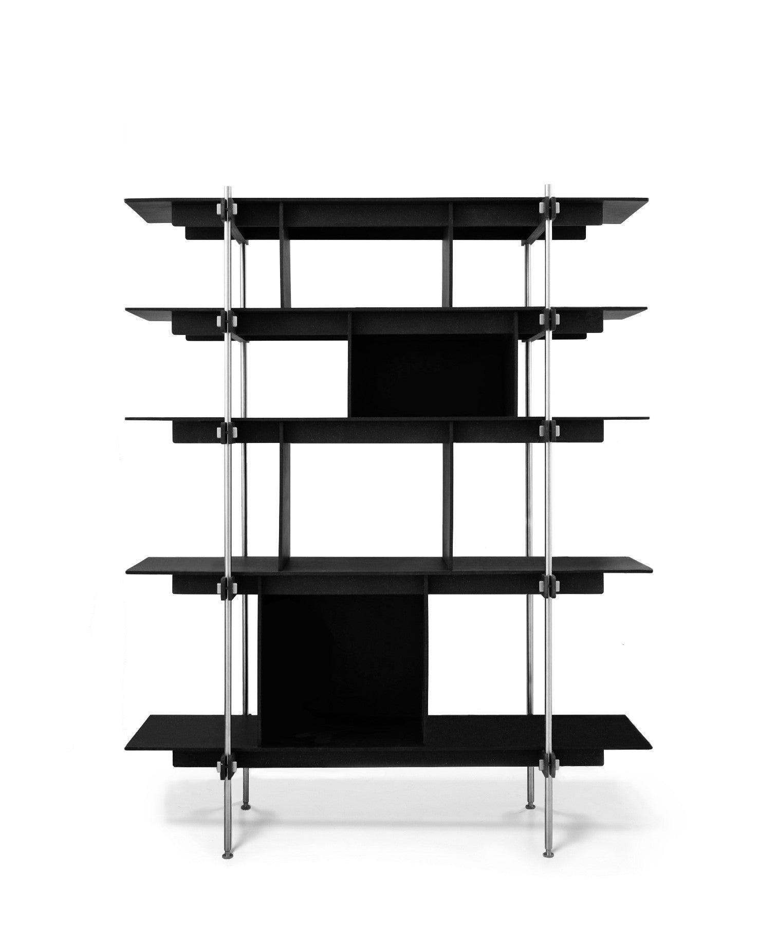 Schwarzes offenes Design Regal aus Stahl mit Holzablagen und metallischem Rahmen, modernes Regalsystem Holz.
