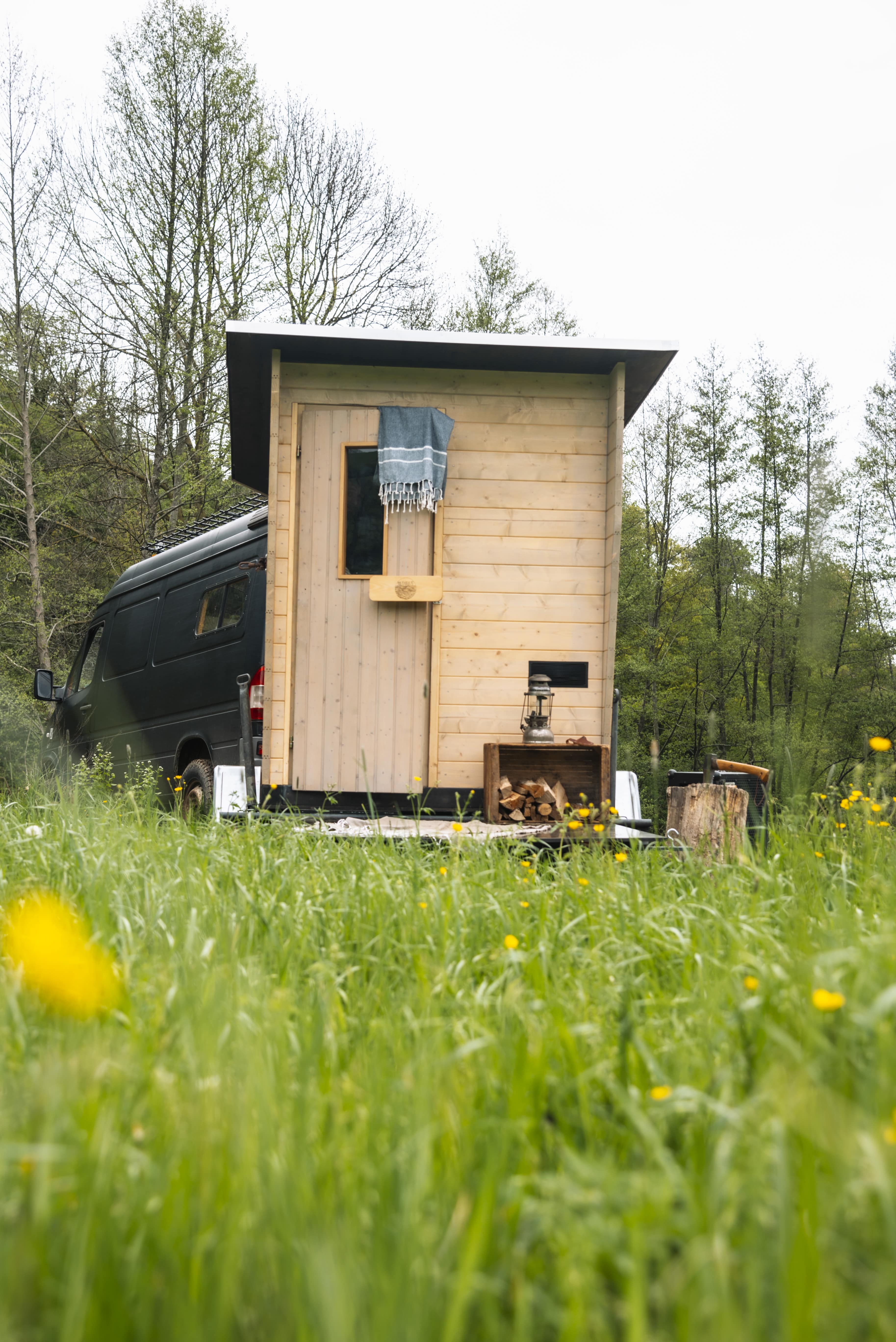 Mobile Sauna aus Holz mit Ofen, kompakt und mobil, perfekte Sauna Ideen für Schwarzwald und Freiburg, mobile Sauna kaufen,.